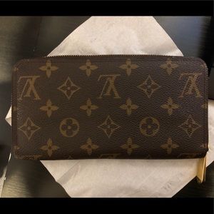 Louis Vuitton Zippy Wallet